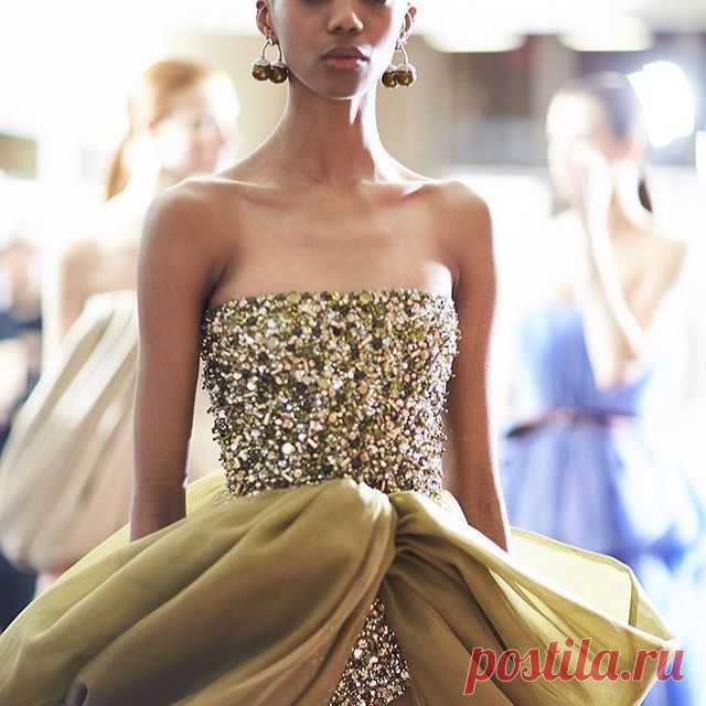Photo by Fashion & Art  Inspiration!✨ on August 28, 2019.