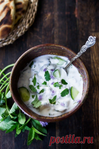 Простой рецепт индийского соуса Raita, который отлично освежает в жару | Вилка.Ложка. Палочки | Яндекс Дзен