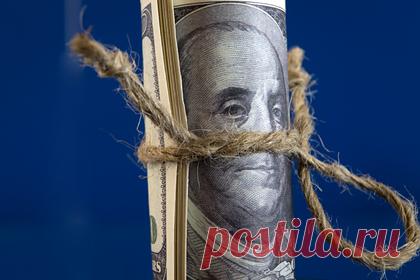 В МИД России рассказали о снижении доли доллара в международных расчетах. В министерстве иностранных дел России рассказали о работе над снижением доли доллара в международных расчетах. Внимание постепенно смещается на рынки каптала, альтернативные американскому. Важно обеспечить надежные и защищенные каналы передачи финансовой информации, добавили в ведомстве.