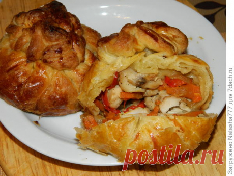 Мешочки из слоёного теста с курицей и овощами. Пошаговый рецепт + фото