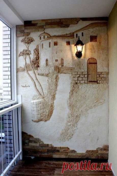 Необычное оформление стены на балконе.