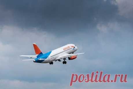 Еще один Superjet 100 «Азимута» совершил аварийную посадку в российском городе