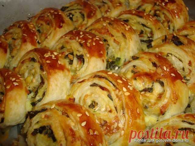 Слоеные рулетики с зеленым луком • Пироги, пирожки