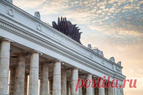 Первого мая откроется вход на смотровую площадку в Парке Горького
На крыше главного входа Парка Горького завершились все работы по строительству новой смотровой площадки. С 1 мая все желающие смогут подняться на лифте на высоту 18 метров и полюбоваться городом.