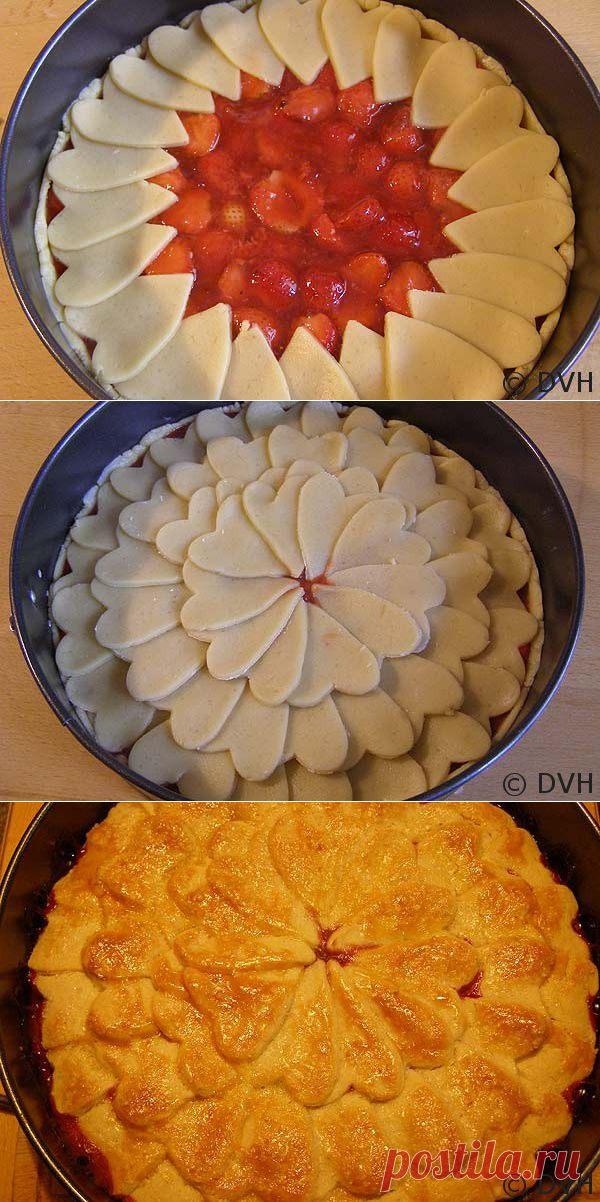 Песочный пирог с клубникой "СердеШный"- не только очень вкусный, но еще и очень красивый!