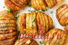 Печеный картофель гармошка | Жарю-Варю
Ингредиенты:
Картофель крупный -2 шт.
Масло сливочное — 100 гр.
Сыр — 100 + 60 гр.
Сливки — 60 мл.
Соль и Черный молотый перец,
Сметана

Первоисточник: http://jaru-varu.ru/recepty/pechenyj-kartofel-garmoshka.html#ixzz2qCRctBwL