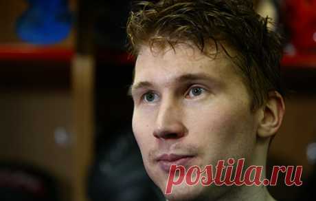 Бронзовый призер чемпионата мира по хоккею Любимов подписал пробный контракт с &quot;Амуром&quot;. Соглашение рассчитано на три матча В Континентальной хоккейной лиге стартовала серия контрольных матчей между сильнейшими клубами.
В стартовом поединке «Амур» принимал казанский «Ак Барс».
Победу праздновали гости, которые в итоге забросили хабаровчанам четыре безответные шайбы.
Главный тренер «Амура» Андрей Мартемьянов взял на себя вину за этот исход, но, тем не менее, назвал результат справедли…