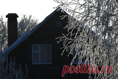 Юрист предупредил россиян о риске лишиться дачи. Адвокат, партнер Criminal Defense Firm Артем Половинкин предупредил россиян о риске лишиться дачи из-за злоумышленников. Они выбирают для захвата дом, в котором собственником жилья является одинокий человек. По словам юриста, риски лишиться загородного дома зависят от финансово-экономической привлекательности объекта.