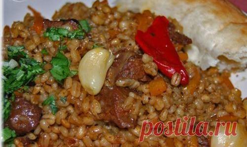 Перловка с мясом и овощами приятно вас удивит