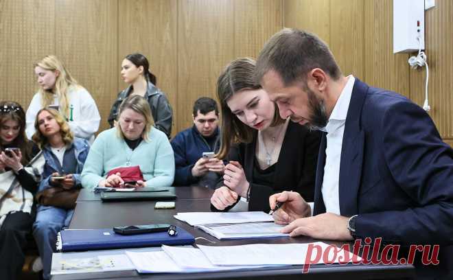 В России учредили день адвокатуры. День российской адвокатуры будет официально отмечаться в России 31 мая, постановление опубликовано на сайте правительства России.