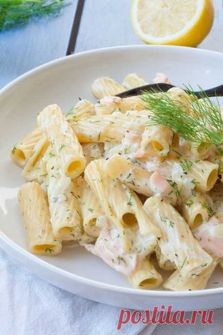 15-Minuten Pasta mit Frischkäse-Sauce und Räucherlachs. Herrlich cremig und so gut - kochkarussell.com