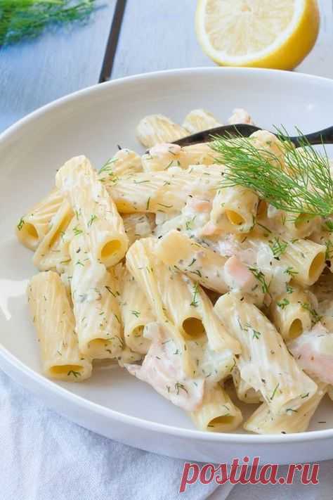 15-Minuten Pasta mit Frischkäse-Sauce und Räucherlachs. Herrlich cremig und so gut - kochkarussell.com