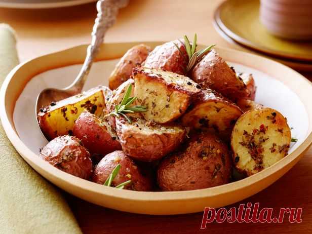 Картофель, запеченный с розмарином