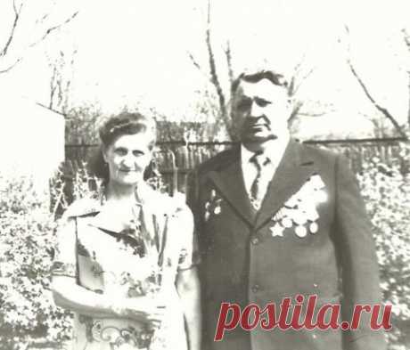 Мои дорогие родители.
Папа-участник ВОВ,  десантник, сержант, Кавалер Ордена Славы .
Мама- труженица тыла.
Помним, гордимся!