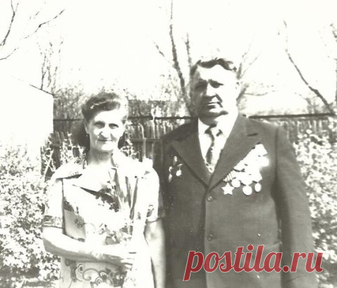 Мои дорогие родители.
Папа-участник ВОВ,  десантник, сержант, Кавалер Ордена Славы .
Мама- труженица тыла.
Помним, гордимся!