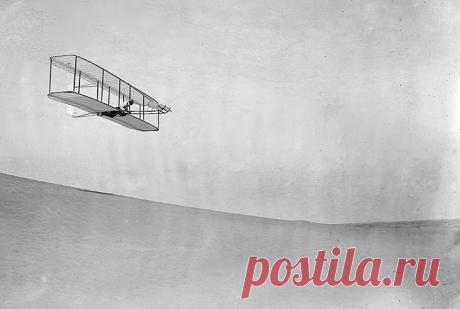 Первый полет на самолете Братья Райт — два американца, которые изобрели и построили первый в мире самолет, способный к полету. 17 декабря 1903 года произошел первый полет человека