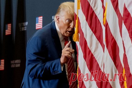 Прокуратура призвала суд отказать Трампу в юридическом иммунитете. Помощник специального прокурора Джеймс Пирс в ходе заседания в Вашингтоне призвал суд отклонить претензии бывшего главы государства Дональда Трампа на юридический иммунитет в уголовном деле. Он подчеркнул, что у президента уникальная конституционная роль, однако она не выше закона.