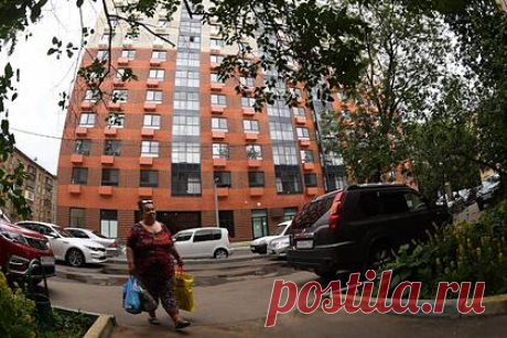 В Москве началась распродажа инвестиционных квартир. Россияне, в 2020 году купившие строящееся жилье в Москве с инвестиционными целями, начали перепродавать его, не дождавшись ввода в эксплуатацию. В январе-сентябре 2021-го число сделок по переуступке прав в новостройках увеличилось на 38 процентов по сравнению с показателем за тот же период прошлого года.