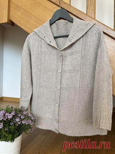 Легкий кардиган с широким воротником. Дизайнер Дебора Доэрти.