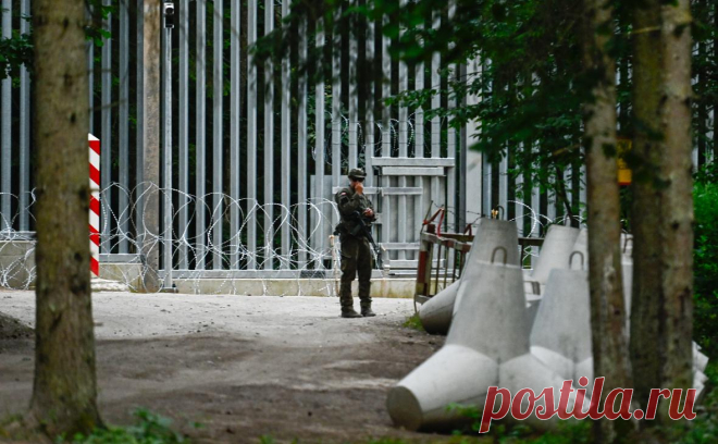 Польша создаст саперный батальон на границе с Белоруссией и Калининградом. В районе города Августов (расположен на северо-востоке Польши) будет создан саперный батальон, основной задачей которого станет укрепление восточной границы и обеспечение Сувалкского коридора, сообщил польский министр обороны Мариуш Блащак.