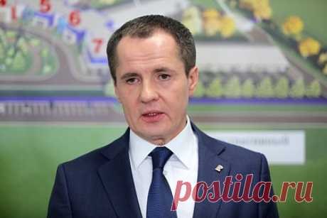 В граничащем с Украиной российском регионе система ПВО сбила три ракеты. В Новом Осколе Белгородской области система противовоздушной обороны (ПВО) сбила три ракеты. Об этом сообщил губернатор граничащего с Украиной российского региона Вячеслав Гладков в Telegram-канале. «Последствия на земле уточняются. Уже известно об одном пострадавшем, мужчина с осколочными ранениями руки», — написал он