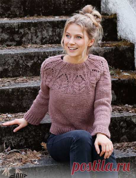 Round yoke pullover