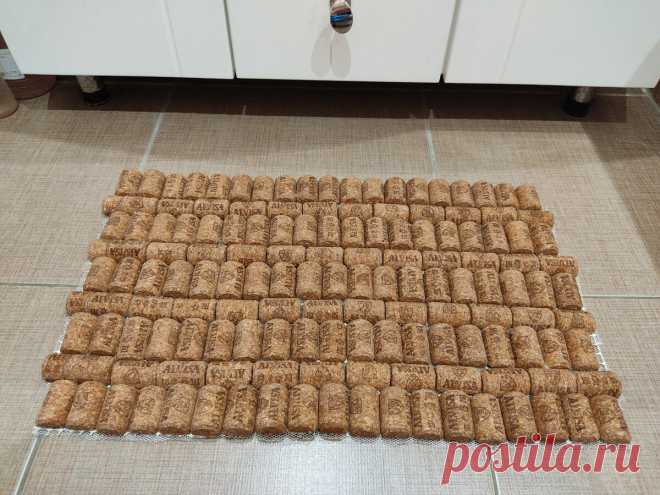 Сделали из винных пробок классную вещь для ванной комнаты. Теперь туда вдвойне приятно заходить. | Большое хозяйство | Яндекс Дзен