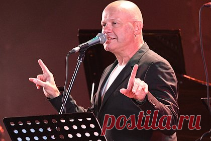 Владелец бара в Удмуртии объяснил отмену концерта Алексея Кортнева. Владелец бара «Hard машина» в удмуртском городе Глазов объяснил отмену концерта лидера российской группы «Несчастный случай» Алексея Кортнева неожиданным общественным резонансом и нежеланием идти на конфликт. Выступление Кортнева должно было состояться 27 января. Оно было отменено днем ранее.