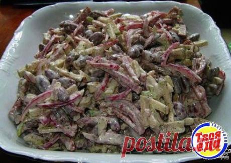 Очень сытный и вкусный салат с копченной колбасой, приготовить - сущий пустяк, но как вкусно..) Подробнее на нашем сайте ➨ https://tvoya-eda.vk.com/away.php?to=https://tvoya-eda.ru/vkusnyjj-salat-s-kopchennojj-kolbasojj/ 
Приятного аппетита!

Дорогие кулинары! Чтобы не потерять рецепт, жмите "Класс!", а потом "поделиться". Рецепт будет на вашей стене В Одноклассники. Всё ОК!