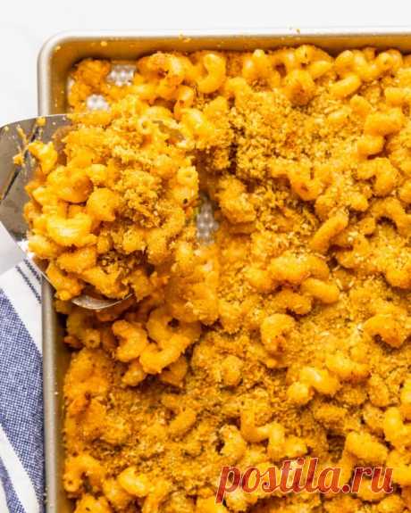 Хрустящий запеченный макинтош и сыр Есть ли что-нибудь лучше, чем сливочный,хрустящий запеченный макинтош и сыр? Это идеальная еда для комфорта, но, конечно, она не такая короткая