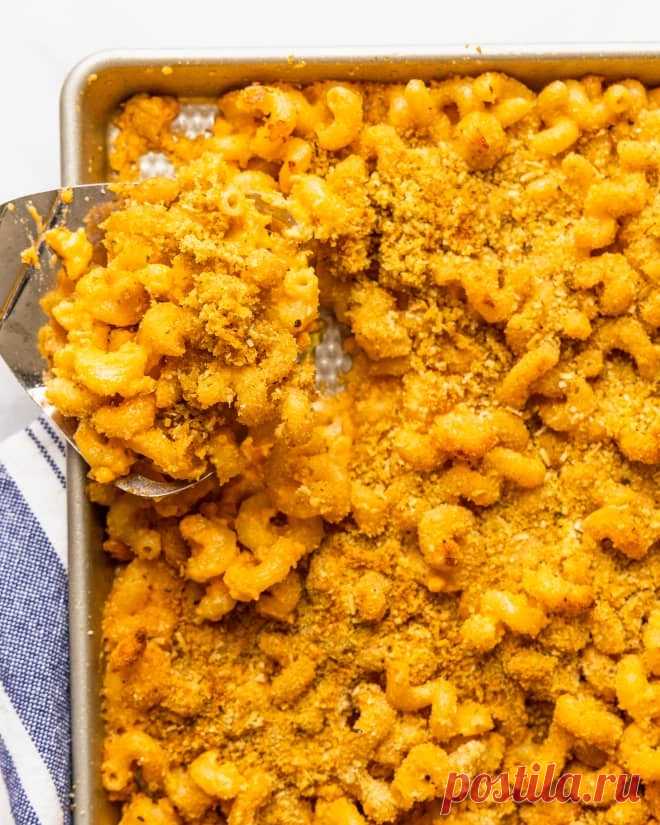 Хрустящий запеченный макинтош и сыр Есть ли что-нибудь лучше, чем сливочный,хрустящий запеченный макинтош и сыр? Это идеальная еда для комфорта, но, конечно, она не такая короткая