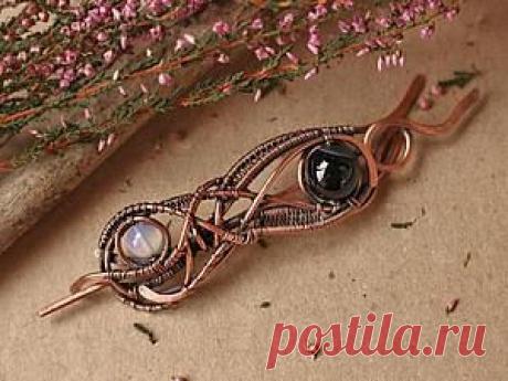 Создаем оригинальное медное украшение для вязаных вещей: брошь-фибула в технике wire wrap - Ярмарка Мастеров - ручная работа, handmade