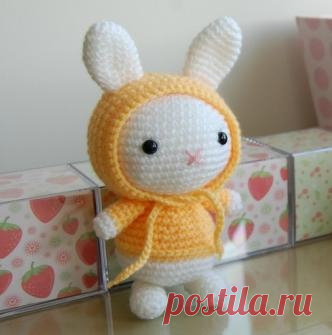 Зайка - Амигуруми Амигуруми - это крошечные игрушки связанные крючком. Сайт содержыт схемы амигуруми, детальные мастер-классы по вязанию амигуруми, описание петель из которых вяжутся амигуруми, в том числе, кольцо амигуруми.
