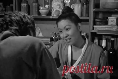 Умерла актриса из сериала «Чертова служба в госпитале МЭШ». Скончалась японско-американская актриса Эйлин Саки, наиболее известная по сериалу «Чертова служба в госпитале МЭШ». Артистка умерла в возрасте 79 лет. Причины и обстоятельства смерти женщины не раскрываются. Саки сыграла в телепроекте владелицу бара «У Розы», в который часто заходили сотрудники военного медучреждения.