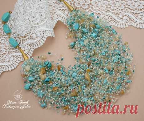 колье из чешского бисера и рубки. Использованы камешки бирюзы и кальцита
Длина около 50 см. Есть цепочка- удлинитель