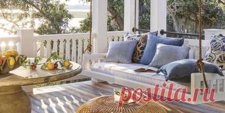 На открытом воздухе: 12 красивых веранд и террас Если вы еще не достали уличные диваны и столики на свою веранду или террасу, то сейчас самое время этим заняться! А мы собрали для вас 12 вариантов того, как можно оформить outdoor-пространство красиво и стильно.