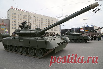 Минобороны передали партию танков Т-80БВМ. «Омсктрансмаш» (входит в госкорпорацию «Ростех») досрочно передал Министерству обороны России партию танков Т-80БВМ в рамках государственного оборонного заказа. Модернизированные машины прошли необходимые испытания. Т-80БВМ получил доработанный двигатель, новый прицел и динамическую защиту «Реликт».