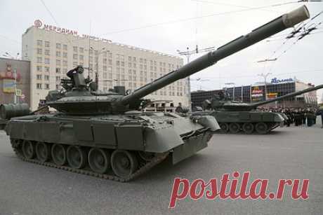 Минобороны передали партию танков Т-80БВМ. «Омсктрансмаш» (входит в госкорпорацию «Ростех») досрочно передал Министерству обороны России партию танков Т-80БВМ в рамках государственного оборонного заказа. Модернизированные машины прошли необходимые испытания. Т-80БВМ получил доработанный двигатель, новый прицел и динамическую защиту «Реликт».