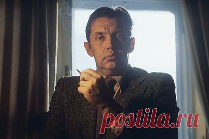 В Барнауле появится улица Роберта Рождественского. В Барнауле одну из улиц назовут в честь поэта Роберта Рождественского. Об этом сообщил губернатор Алтайского края Виктор Томенко. По его словам, улица Рождественского появится в одном из новых микрорайонов, которые сейчас возводятся в Барнауле — соответствующее предложение уже прорабатывается в мэрии города.