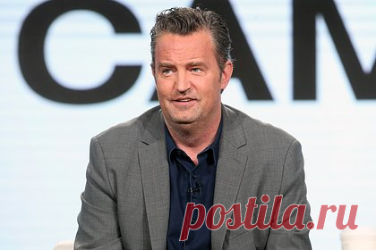 Звезда «Друзей» пообещал убрать негативное упоминание Киану Ривза из мемуаров. Американский актер Мэттью Перри, наиболее известный по роли Чендлера Бинга в ситкоме «Друзья», пообещал убрать упоминание актера Киану Ривза в негативном контексте из будущих изданий своих мемуаров под названием Friends, Lovers, and the Big Terrible Thing. Актер извинился, отметив, что сказал глупость.