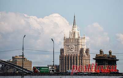 РФ будет прорабатывать ответные шаги на высылку Эстонией российского дипломата. Такое действие является не первым враждебным со стороны Таллина, отметил заместитель директора департамента информации и печати МИД России Алексей Фадеев