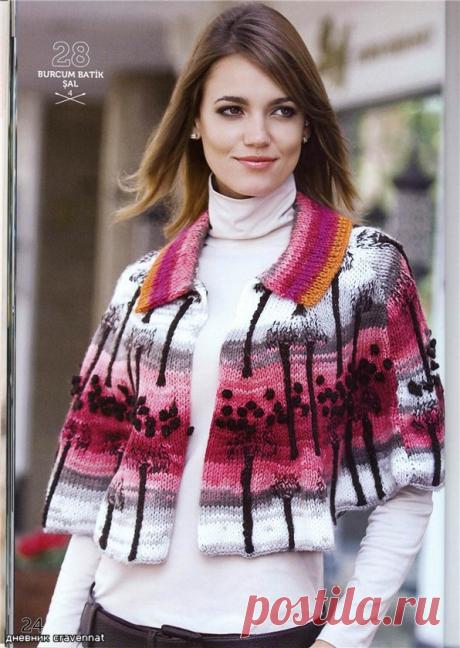 Теплая красивая накидка-пончо