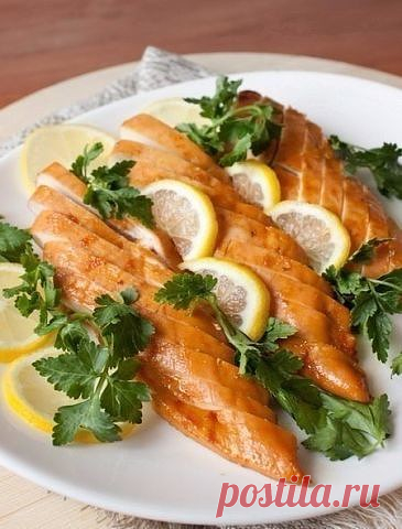 ТОП-7 БЛЮД ИЗ КУРИНОЙ ГРУДКИ 

1. Куриная грудка с овощами и творогом

ИНГРЕДИЕНТЫ:
● Куриная грудка 1,5 шт.
● Творог обезжиренный 200 г 
● Зеленый горошек замороженный 150 г
● Цветная капуста 100 г
● Яйцо 1 шт.
● Приправа, соль

ПРИГОТОВЛЕНИЕ:
Куриную грудку нарезать кубиками. Цветную капусту разделить на соцветия. Соединить все ингредиенты вместе, ложкой выложить в форму, готовить в духовом шкафу при температуре 200 г до золотистой корочки.

2. Салат с курицей на ужин

И...