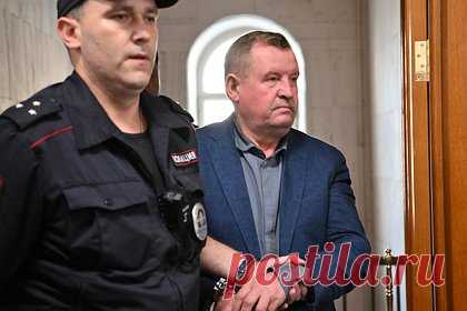 Наградное оружие и часы предложили забрать у генерала МВД России