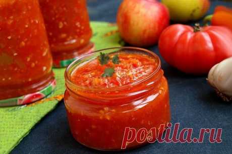 Аджика из помидор и чеснока – рецепты самой вкусной аджики в домашних условиях Здравствуйте, дорогие друзья! Сегодня я хочу поделиться с Вами чудесными рецептами самой вкусной аджики. Эта пастообразная приправа уже давно заняла
