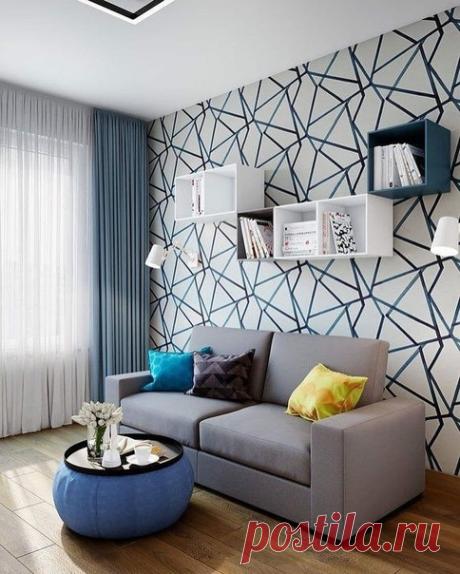 Гостиная и стена со сложной геометрией