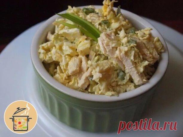 Салат из пекинской капусты с курицей

 Ингредиенты:
-Пекинская капуста – 300 гр (пол кочана)
-Куриное филе – 1 шт
-Огурец – 1 шт
-Яйцо – 4 шт
-Зеленый лук – 1 пучок
-Соль, перец, майонез
Приготовление:
1. Ставим отваривать куриное филе (для аромата добавляем морковку, репчатый лук и лавровый лист. Бульон мы потом использовали для супа)
2. Шинкуем пекинскую капусту
3. Мелко крошим зеленый лук
4. Огурец нарезаем соломкой
5. После того как наше куриное филе отворилось,нарезае...