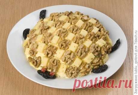 Салат «Черепашка» с курицей и яблоками