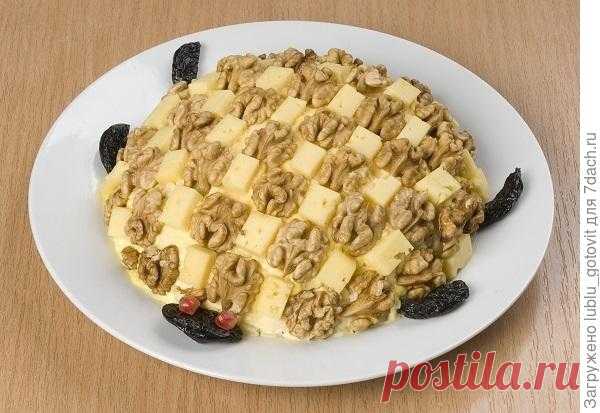 Салат «Черепашка» с курицей и яблоками