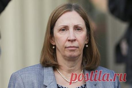 Посла США в России удивил термин «англосаксы». Посол США в России Линн Трейси удивилась термину «англосаксы», который упоминается в обновленной Концепции внешней политики России, назвав его странным и средневековым. «Что-то есть в этом термине чуть ли не средневековое. Я не удивлюсь, если скоро услышу про варягов», — заявила дипломат.